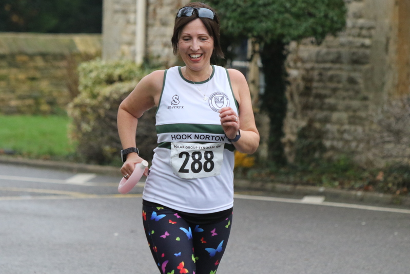 photo 2154 of a runner