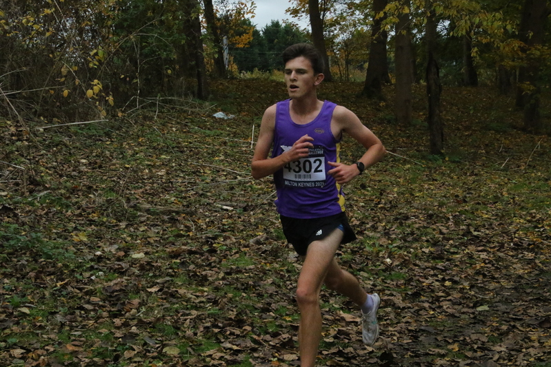 photo 1491 of a runner