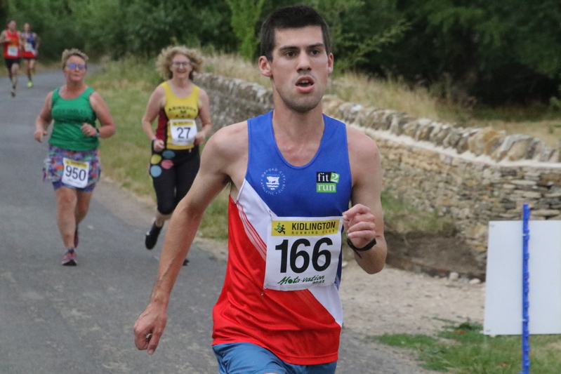 photo 0700 of a runner